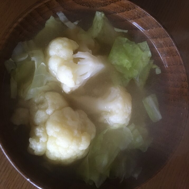 カリフラワー とキャベツ 味噌汁